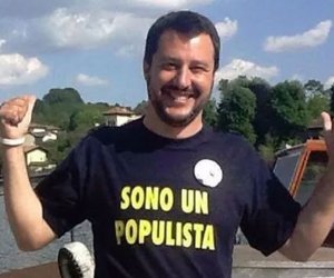 https://www.tp24.it/immagini_articoli/04-09-2019/1567590688-0-cosi-populista-salvini-scoppiato-mano-petardo-spettacolo.jpg