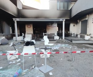 https://www.tp24.it/immagini_articoli/11-02-2022/1644580236-0-il-video-dell-incendio-al-kosta-caffe-di-marsala-nbsp.jpg
