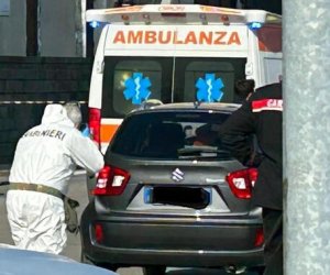 https://www.tp24.it/immagini_articoli/11-02-2023/1676126033-0-sicilia-uccide-due-donne-e-poi-si-toglie-la-vita-davanti-alla-caserma-dei-carabinieri.jpg