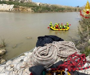 https://www.tp24.it/immagini_articoli/11-03-2024/1710173338-0-a-trapani-l-addestramento-dei-vigili-del-fuoco-siciliani-nbsp-per-affrontare-le-emergenze-fluviali.jpg