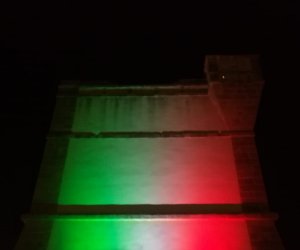https://www.tp24.it/immagini_articoli/11-07-2020/1594452111-0-la-torre-della-tonnara-di-bonagia-illuminata-col-tricolore.jpg