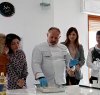 https://www.tp24.it/immagini_articoli/16-02-2024/1708070400-0-i-giovani-nbsp-del-sai-palermo-a-lezione-di-cucina-con-lo-chef-aiello.jpg