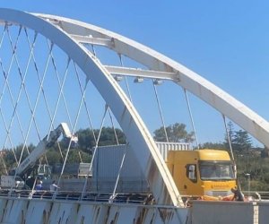 https://www.tp24.it/immagini_articoli/16-05-2022/1652714270-0-cominciati-finalmente-i-lavori-sul-ponte-arena-a-mazara.jpg