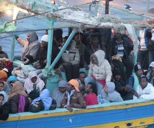 https://www.tp24.it/immagini_articoli/17-11-2022/1668701405-0-migranti-traffico-tra-tunisia-e-sicilia-18-arresti-l-ordine-in-caso-di-problemi-buttateli-a-mare.jpg