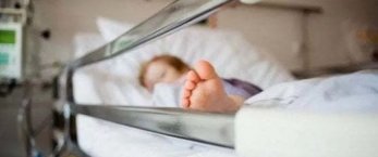 https://www.tp24.it/immagini_articoli/24-02-2024/1708761067-0-la-febbre-e-il-coma-muore-un-bambino-di-due-anni-dramma-a-castellammare.jpg