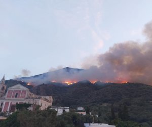 https://www.tp24.it/immagini_articoli/27-05-2022/1653650011-0-sicilia-quello-di-stromboli-non-e-stato-il-solito-incendio-nbsp.jpg
