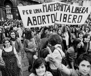 https://www.tp24.it/immagini_articoli/27-10-2021/1635296380-0-la-legge-sull-aborto-bisogna-lottare-per-garantire-questo-diritto-a-tutte-le-donne.jpg