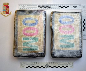 https://www.tp24.it/immagini_articoli/31-03-2022/1648721545-0-trasportava-oltre-due-kg-di-cocaina-purissima-arrestato-corriere-della-droga-a-trapani.jpg